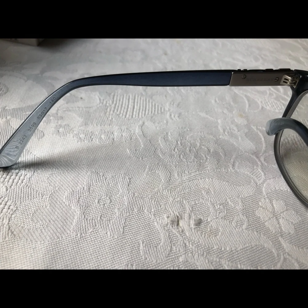 - Brand new Burberry Blue Gradient Woman’s Frame - Picture 7 of 7